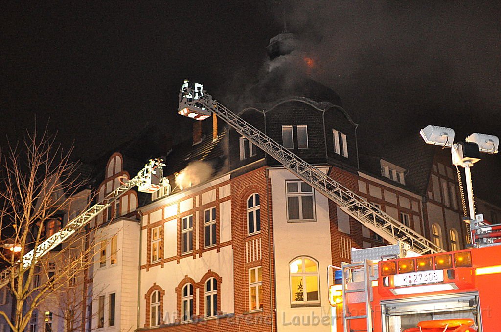 Feuer 3 Dachstuhlbrand Koeln Muelheim Gluecksburgstr P083.JPG